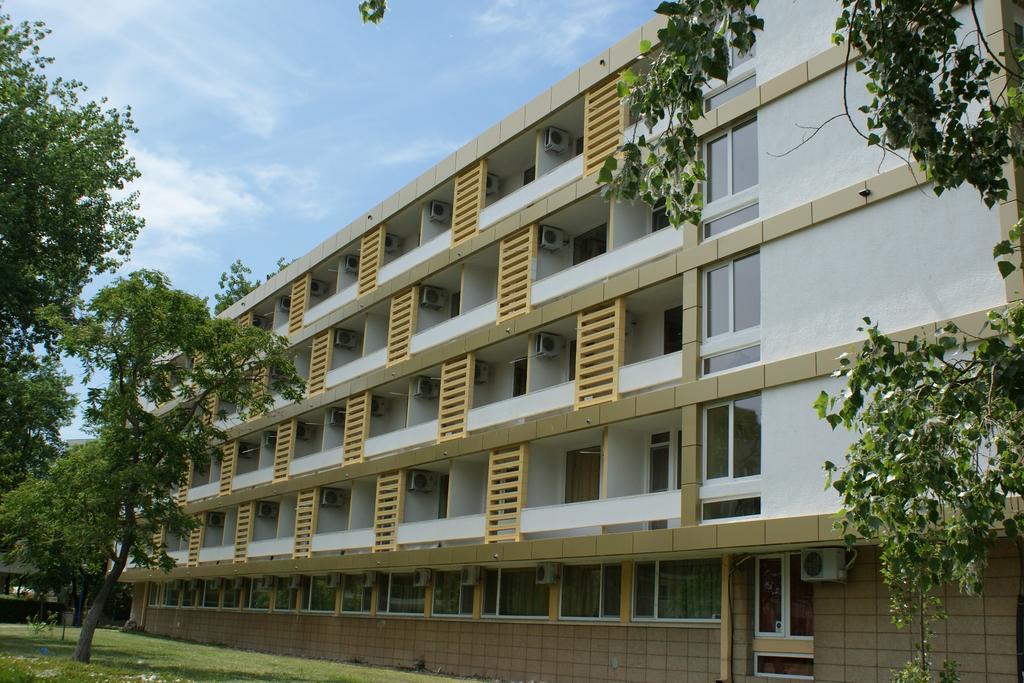 Hotel Pescarus Мамая Екстериор снимка